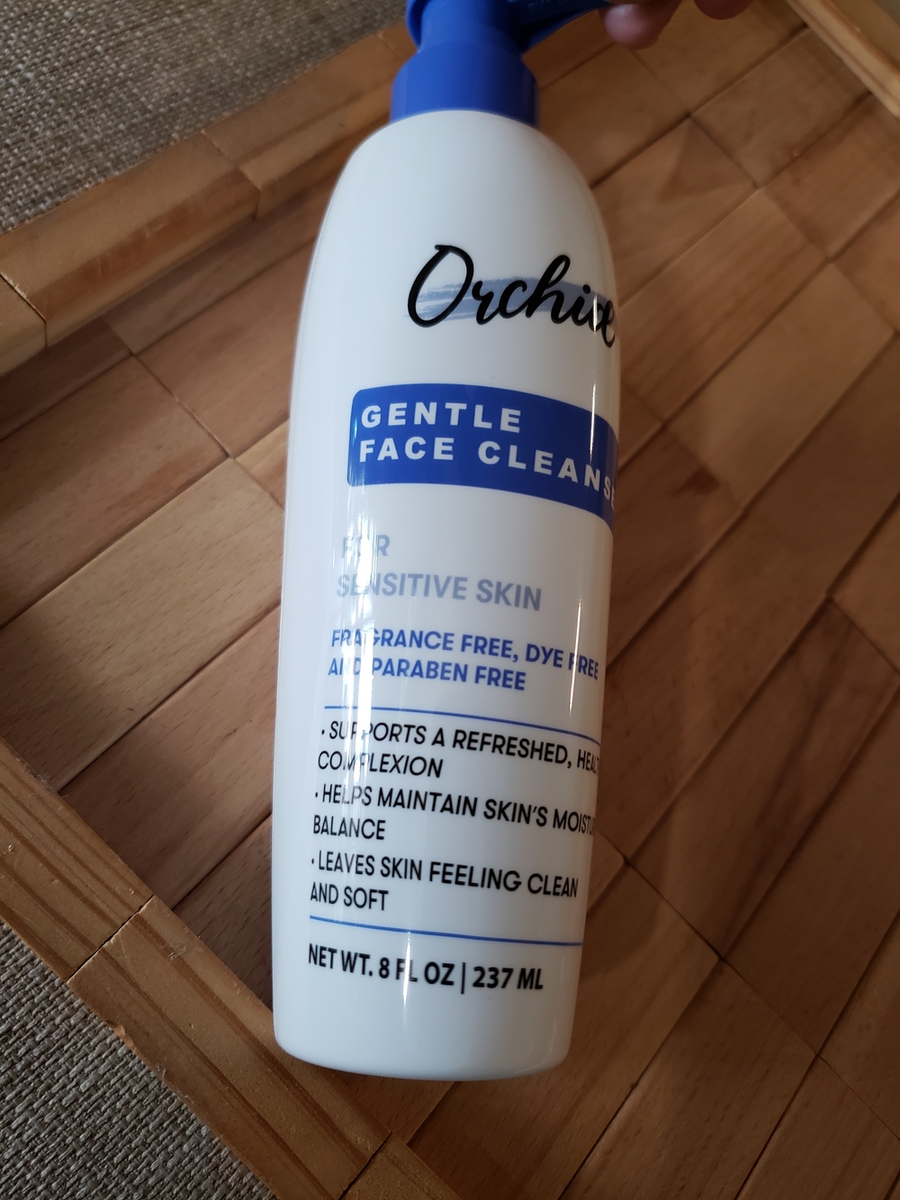 Gentle Face Cleanser for Sensitive Skin - White/Blue